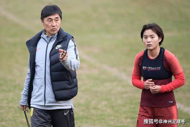 反差惊人！197cm全能新星拒英超邀约，国米捡宝传闻全被推翻！